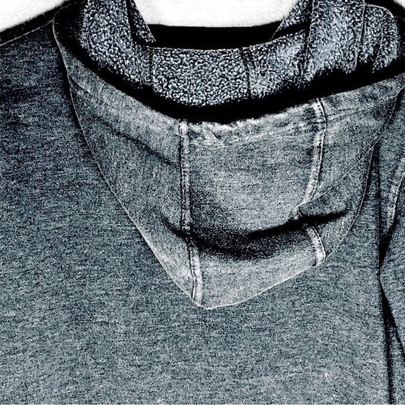 90 Degree by Reflex stonewashed grey hoodie size M - Picture 5 of 8